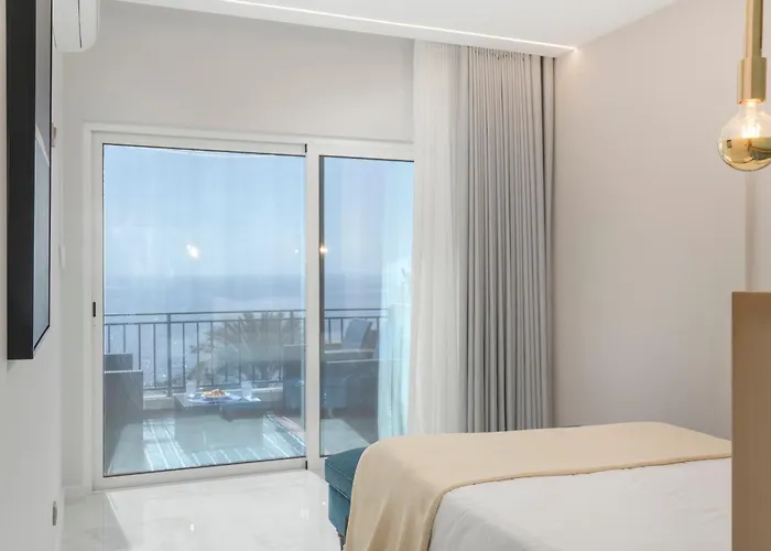 Doca Do Cavacas I By An Island Funchal